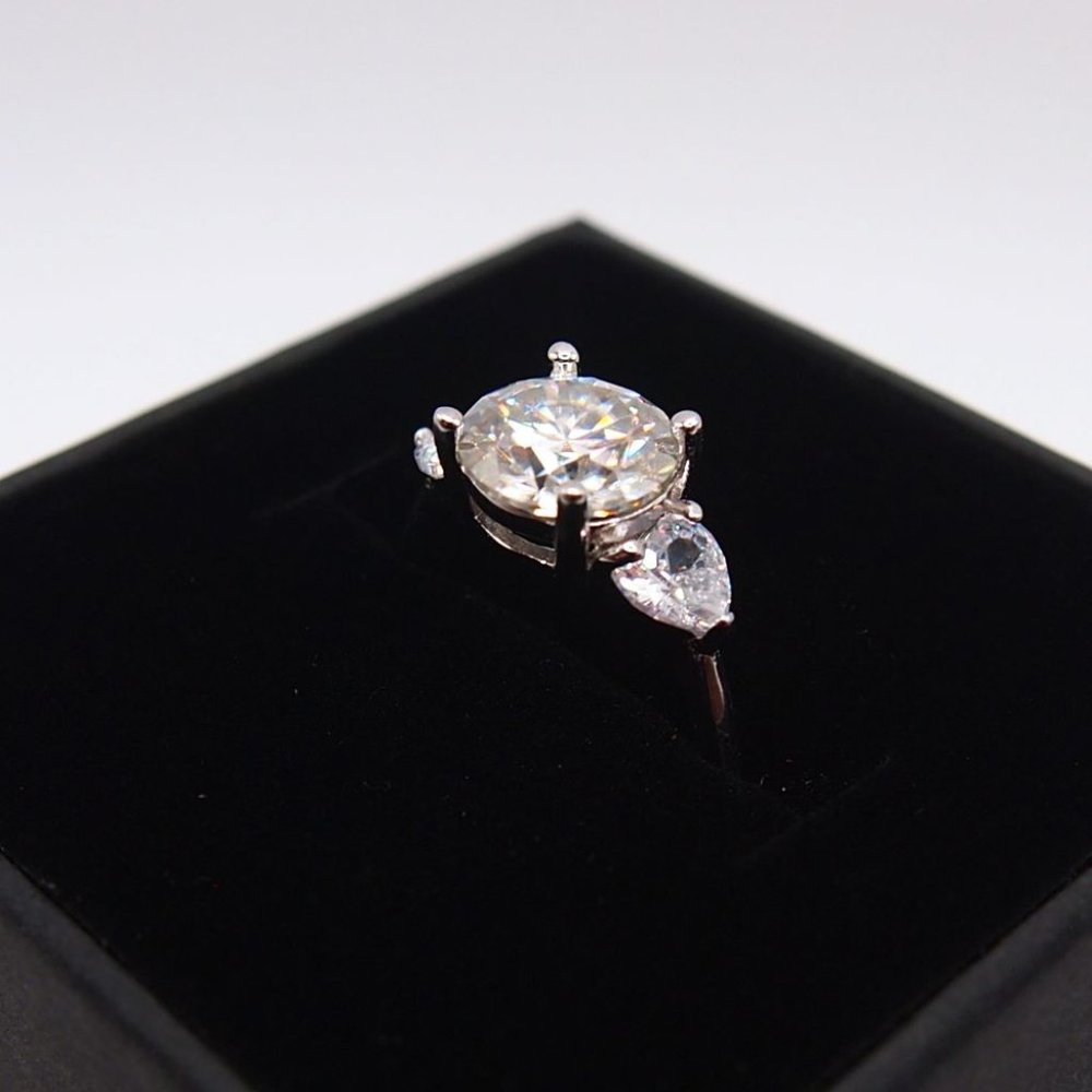Awesome 3 Stone Certified 2.80ctw Moissanite Ring. White Gold - Picture 11 of 16